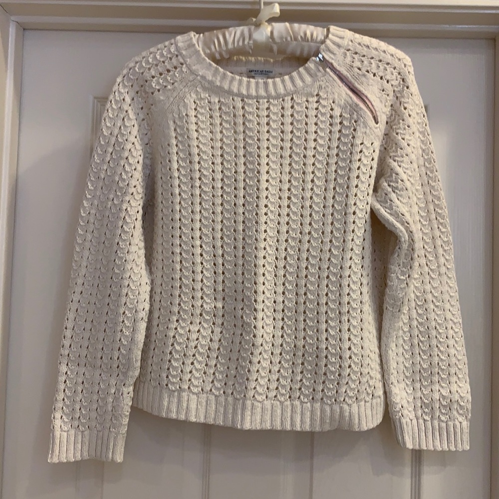 American Eagle light sweater